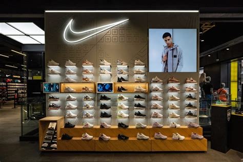 shoe stores that sell nike